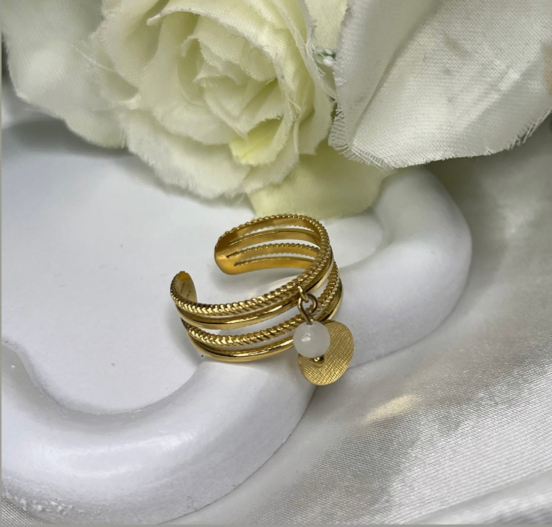 Bague à perle blanche doré