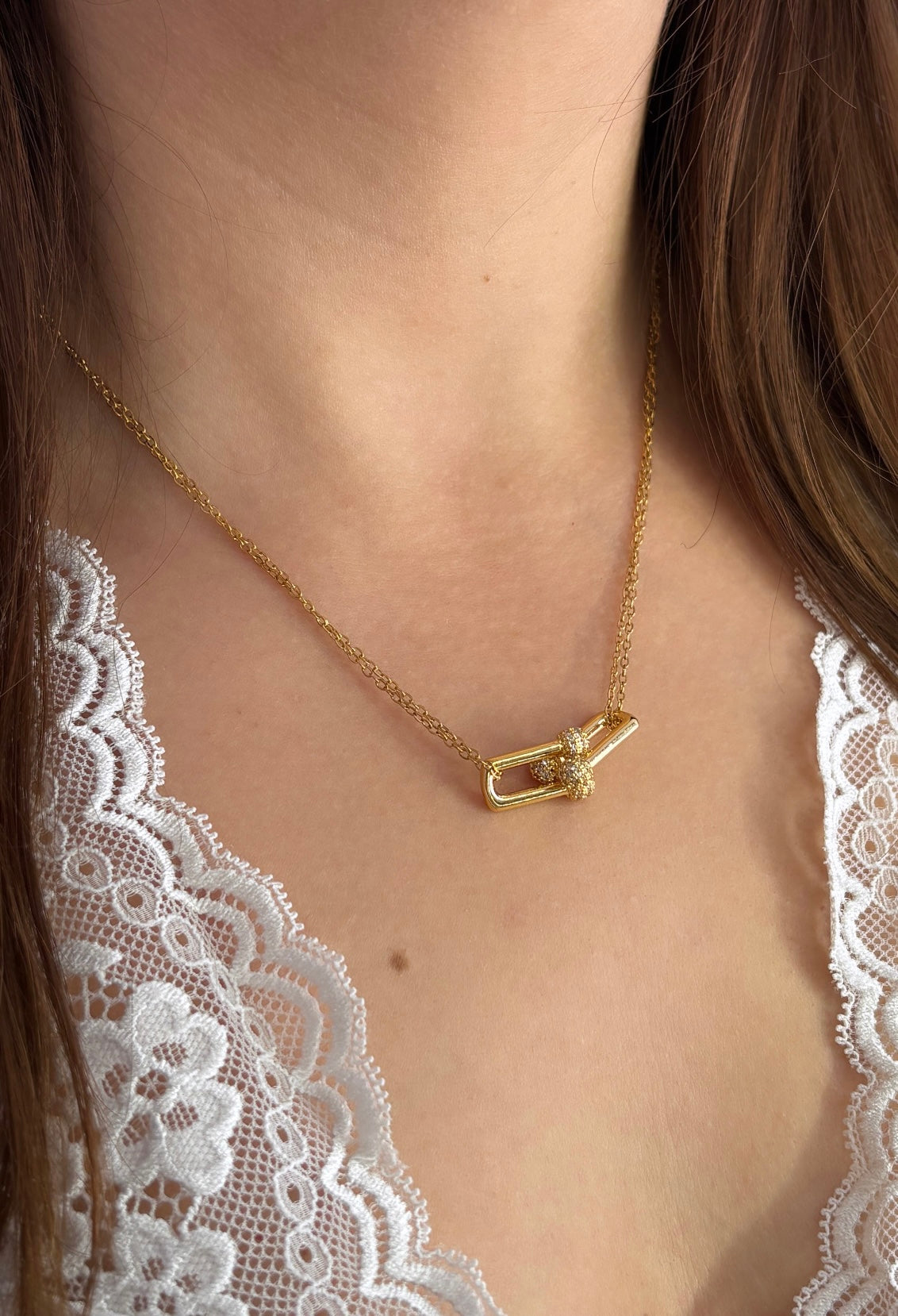 Collier doré à strass