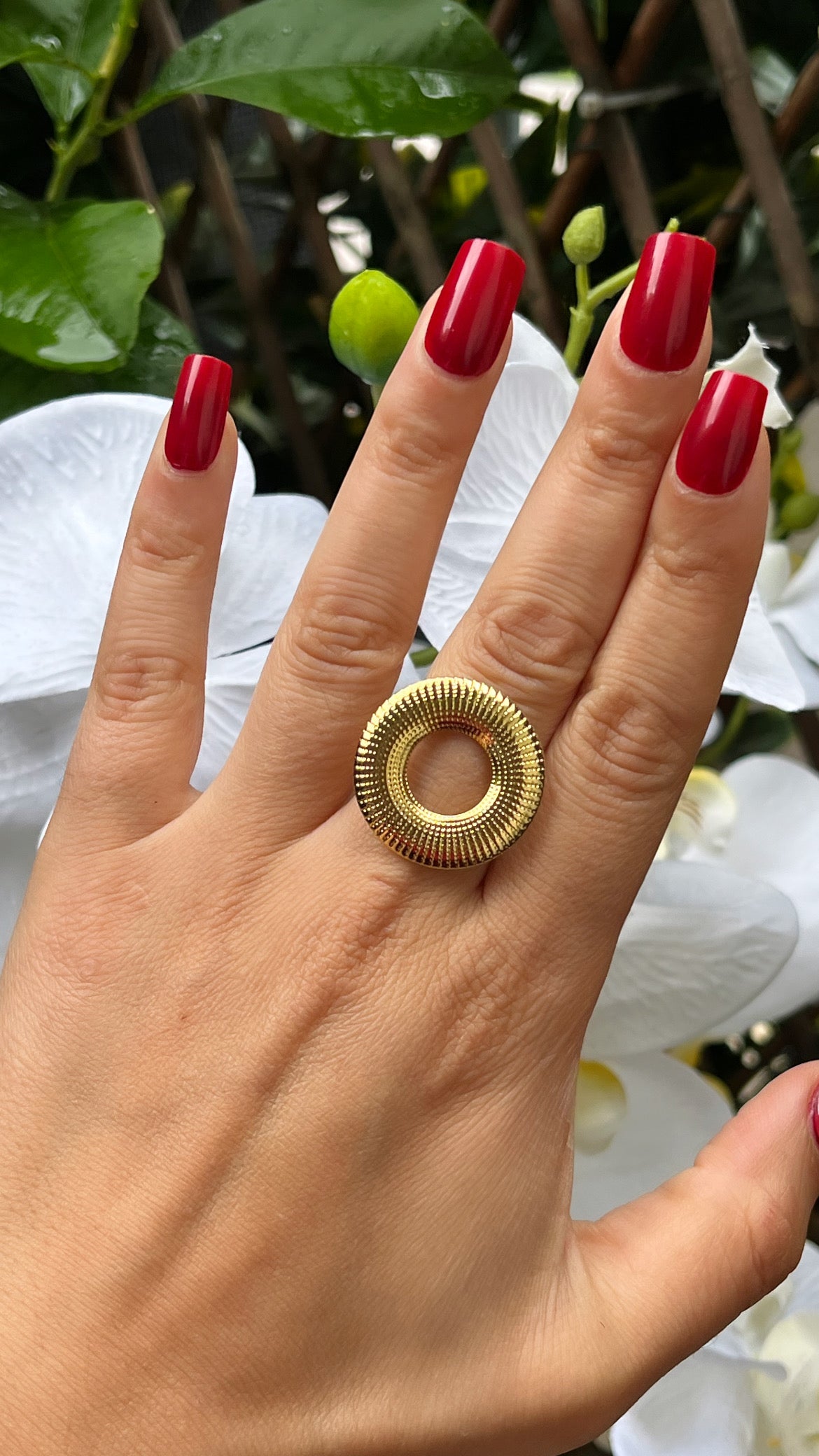 Bague ronde à motif doré