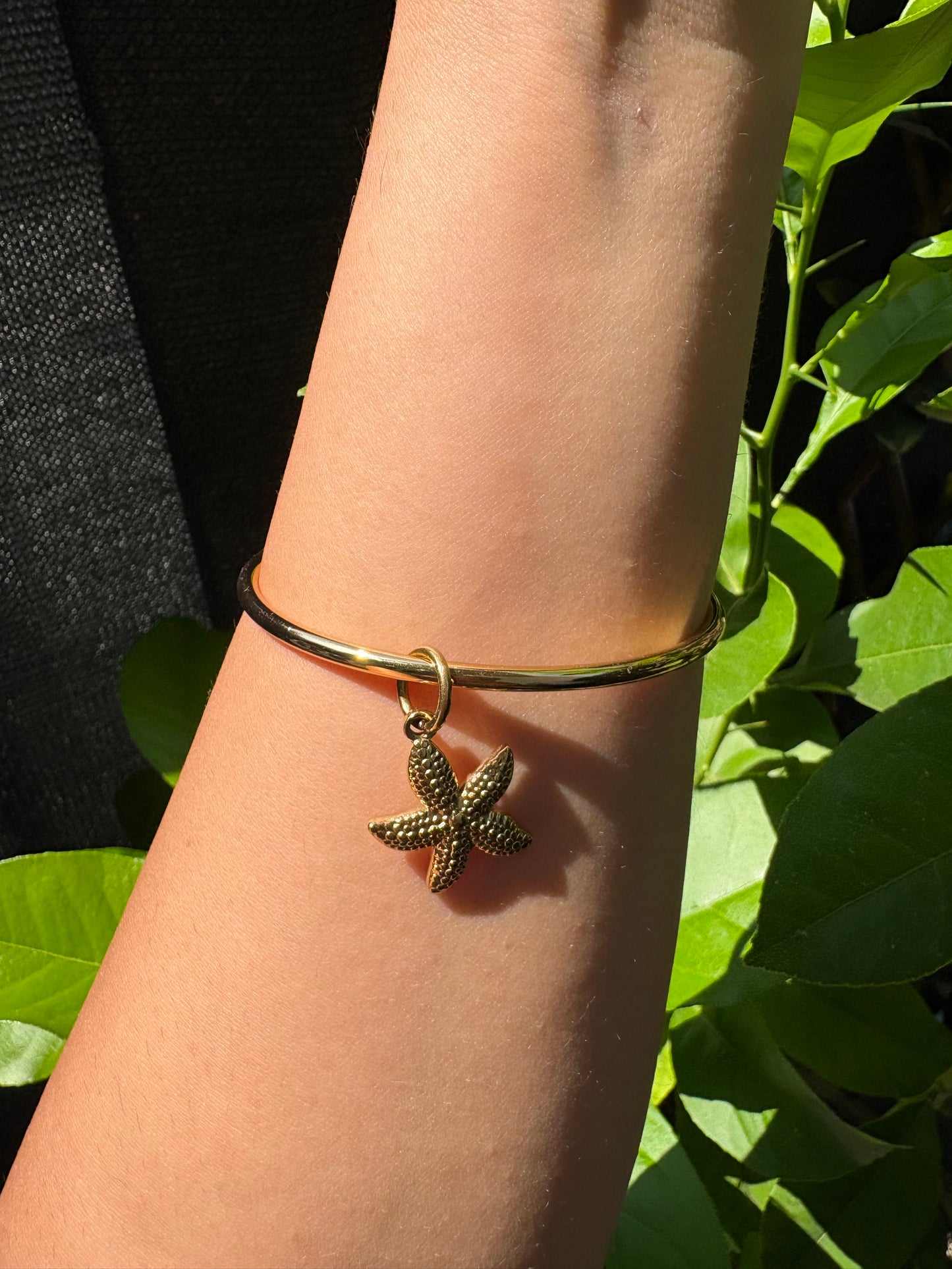 Bracelet jonc coquillage doré