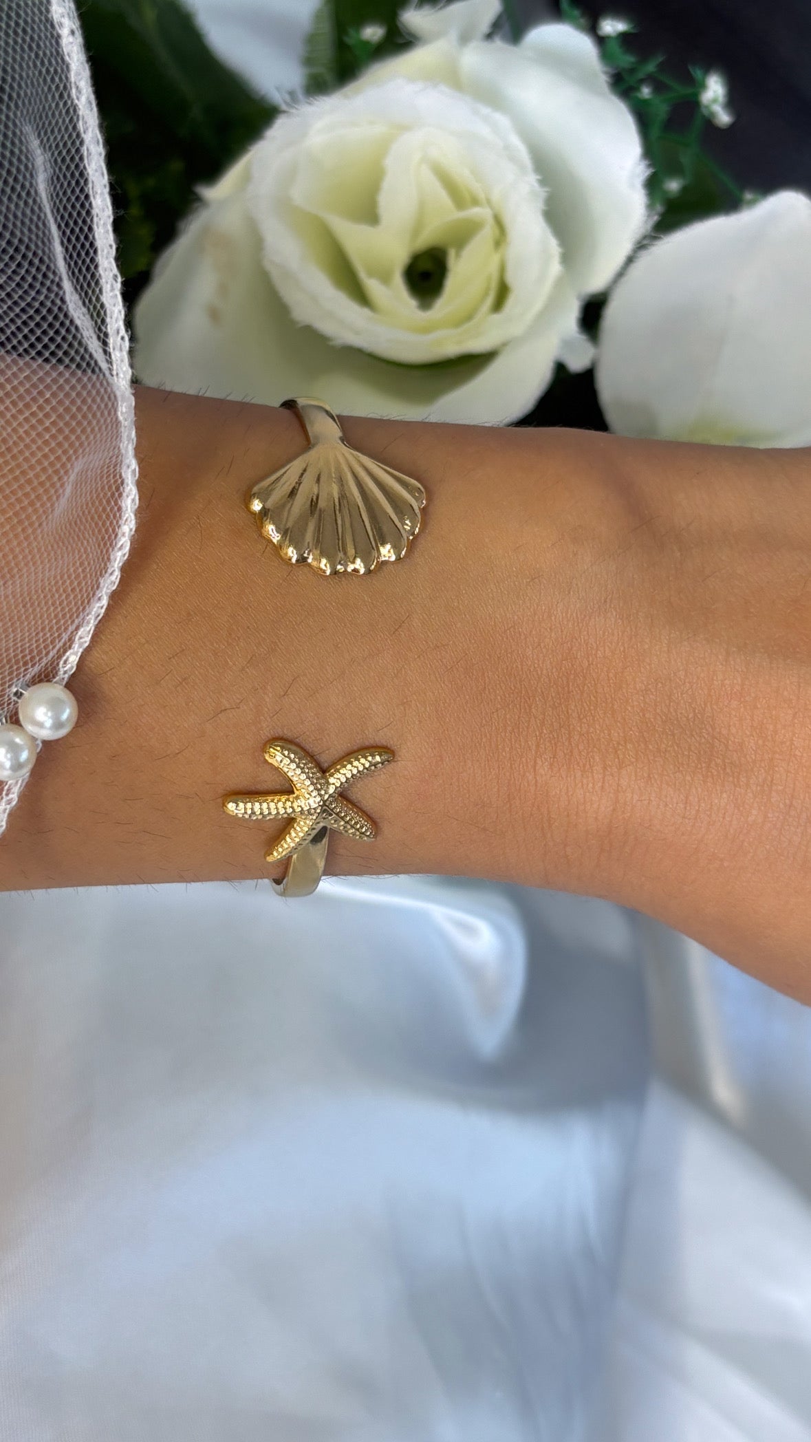 Bracelet jonc motif marin doré