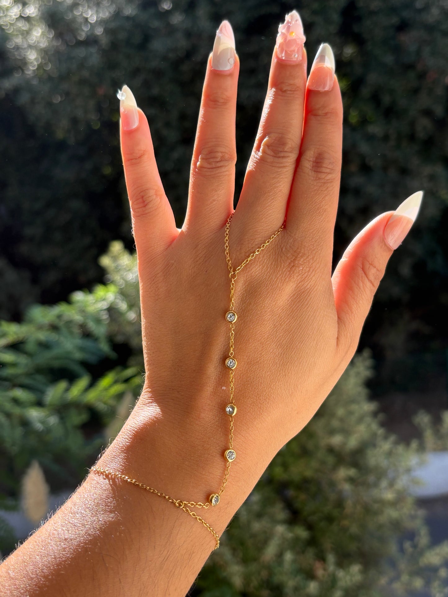 Chaîne de main doré