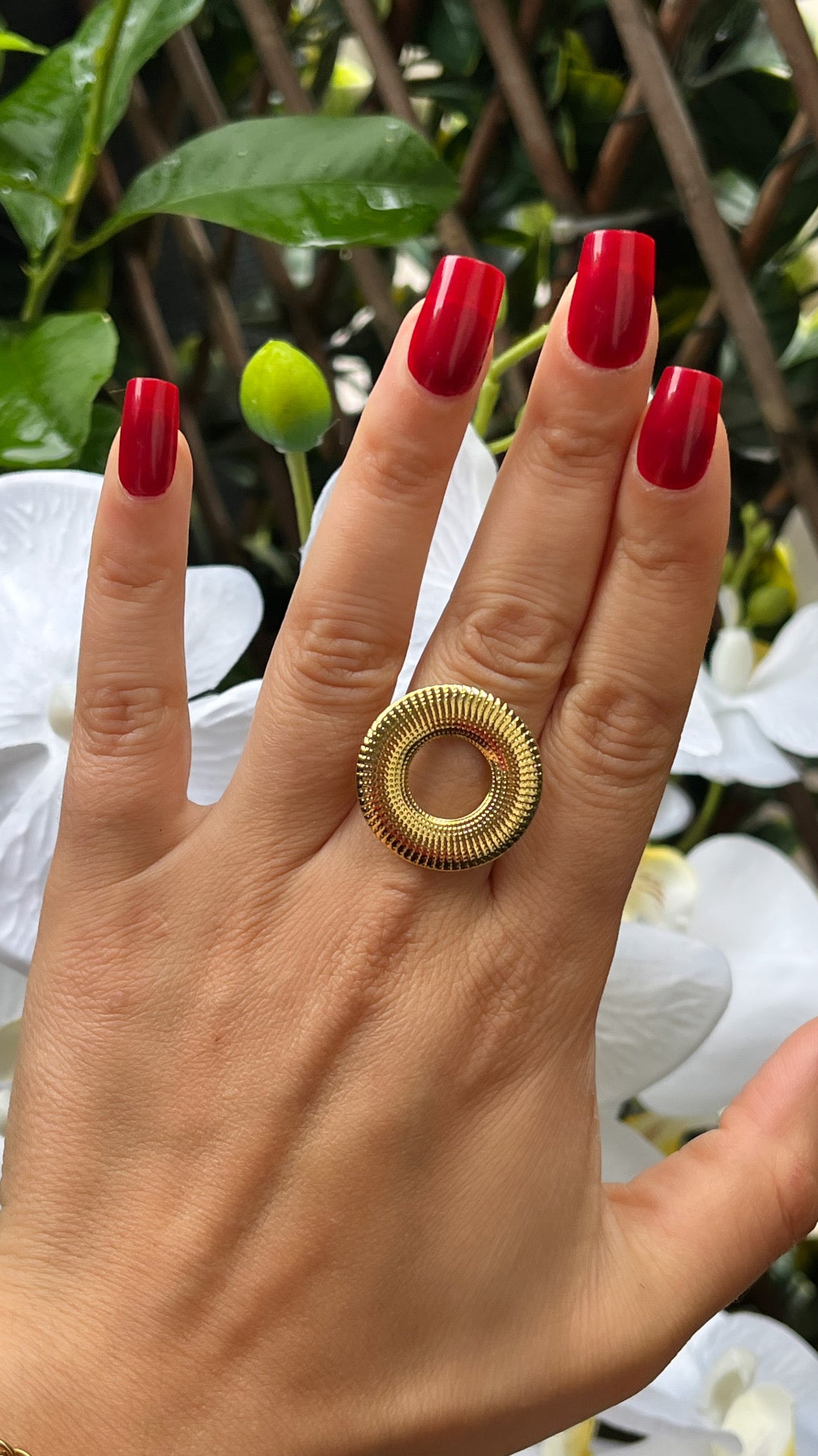 Bague ronde à motif doré