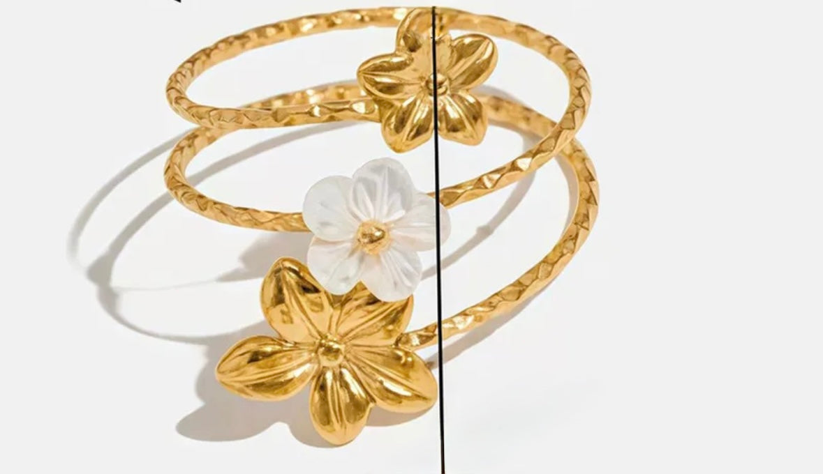 Bague fleur doré et blanche
