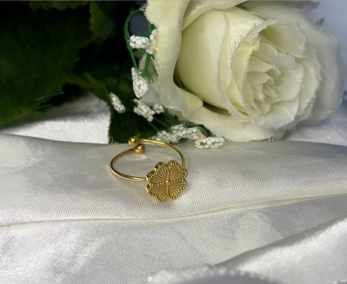 Bague trèfle doré