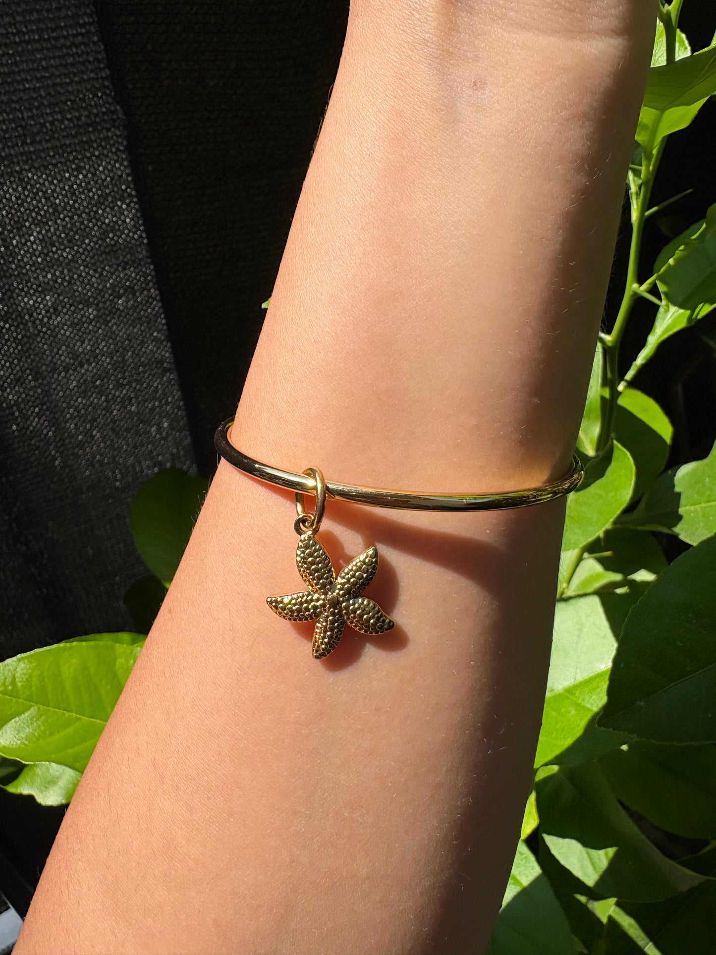Bracelet jonc coquillage doré