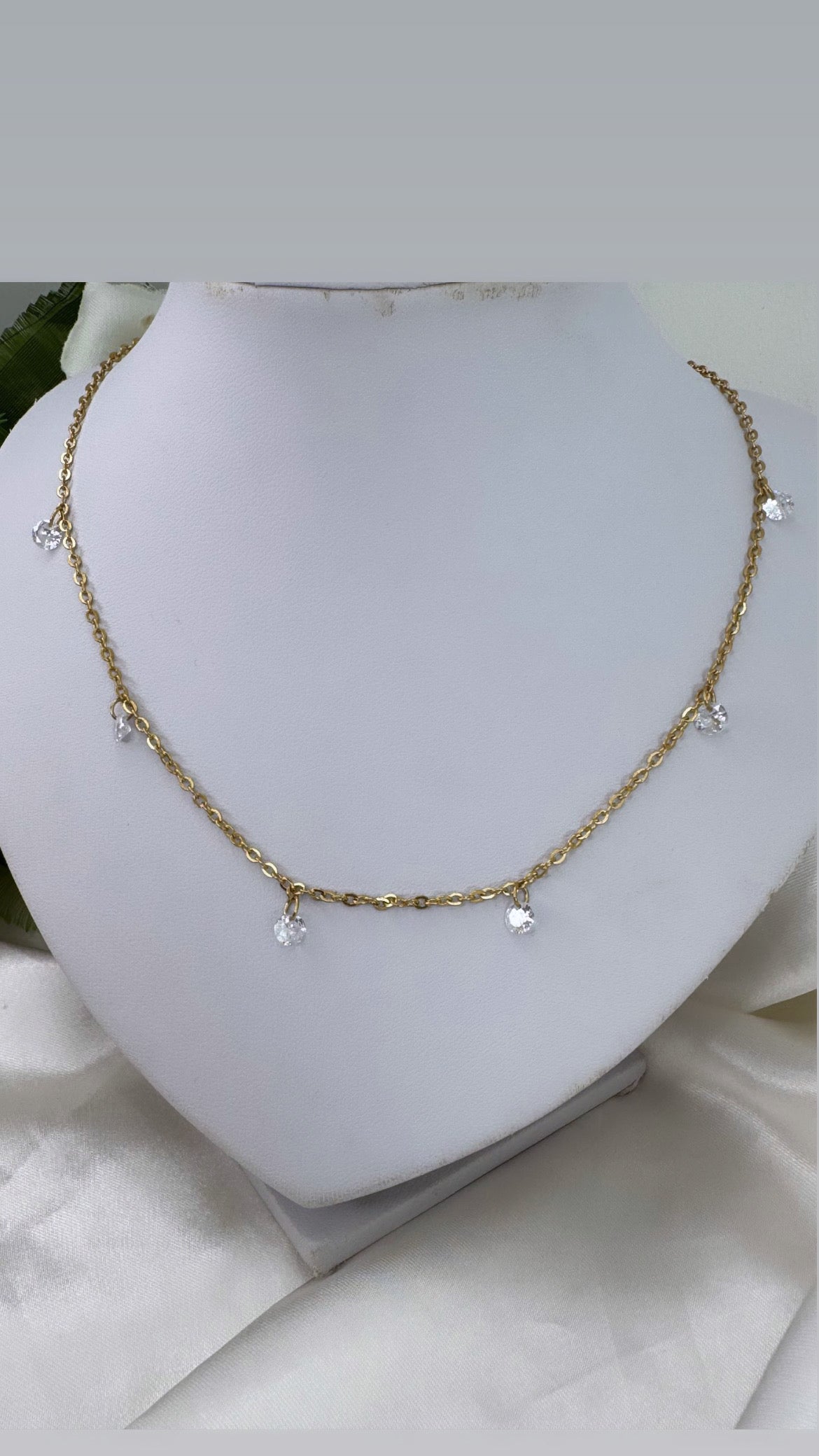 Collier ras de cou doré