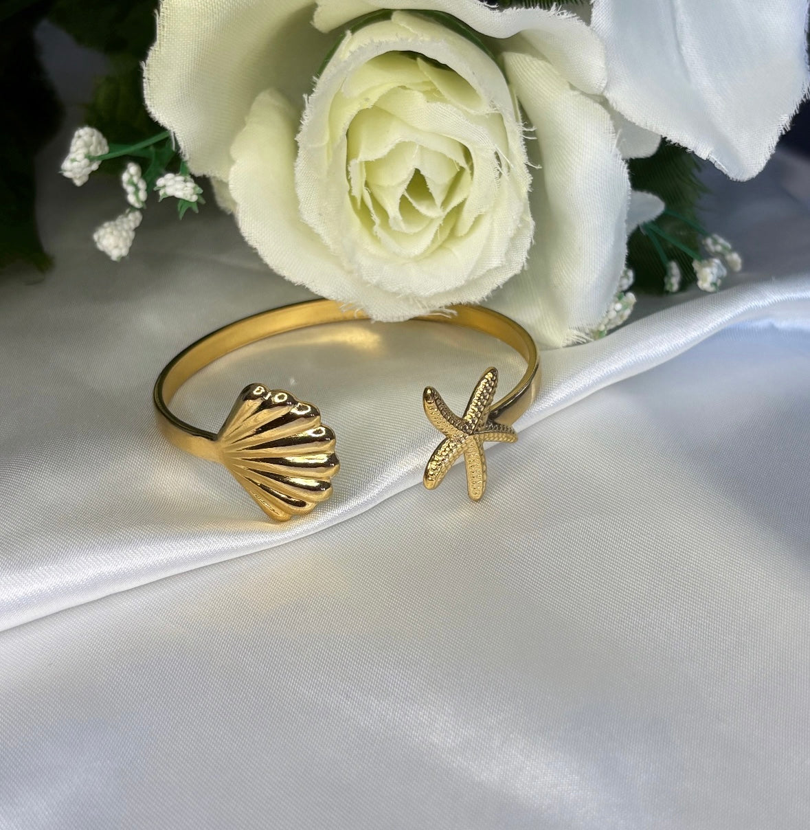 Bracelet jonc motif marin doré