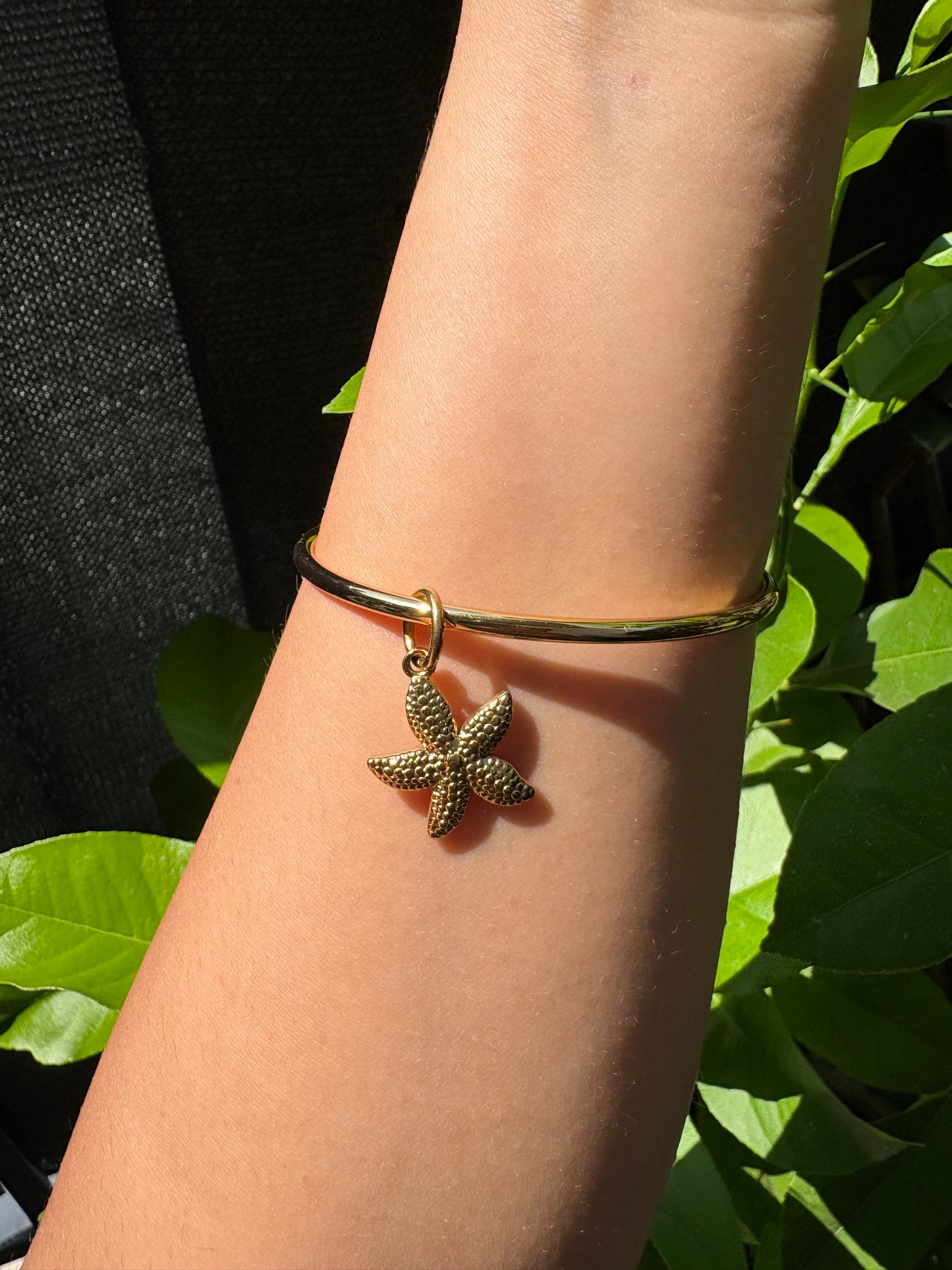 Bracelet jonc coquillage doré