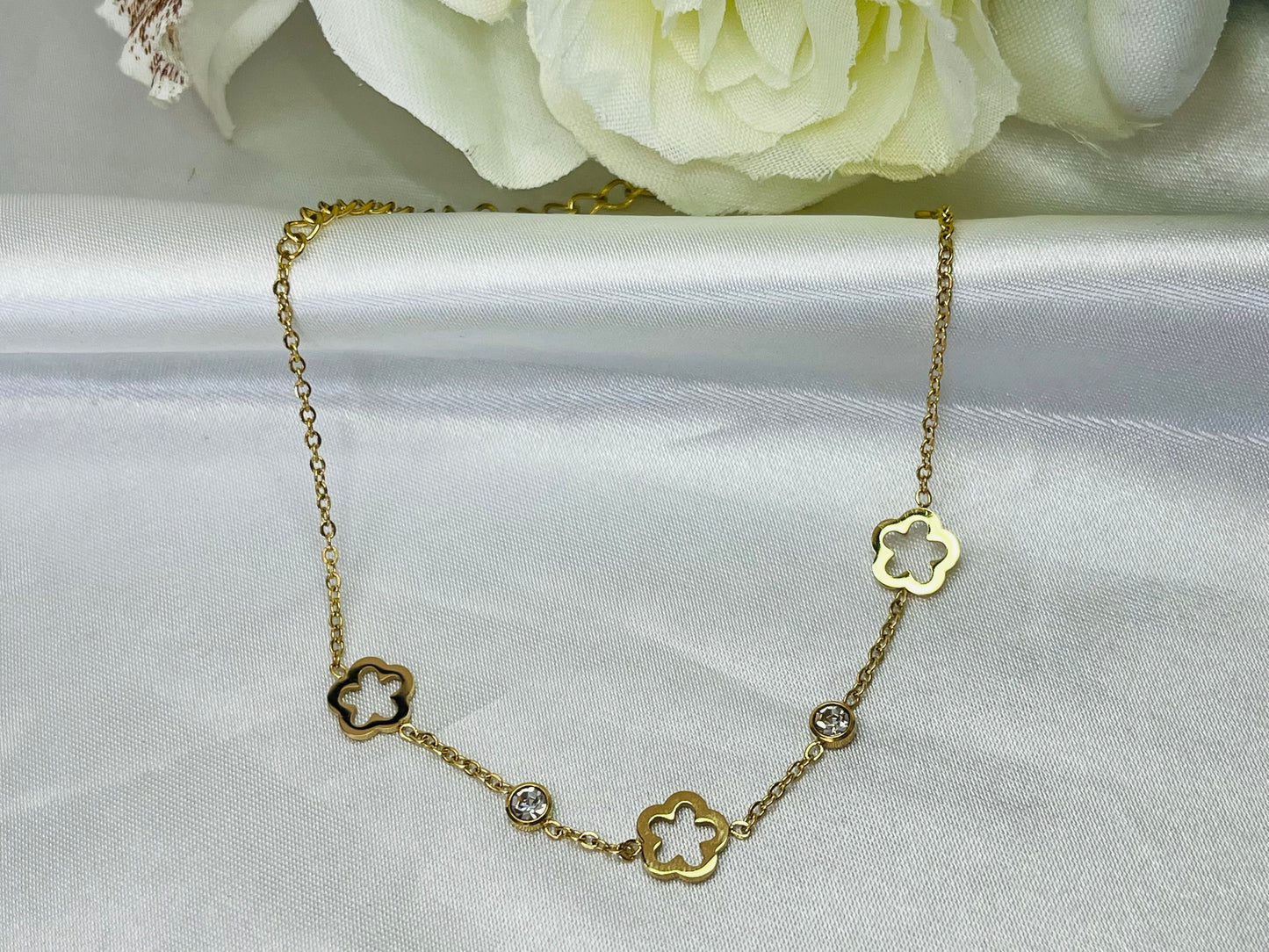 Bracelet motif strass et trèfle