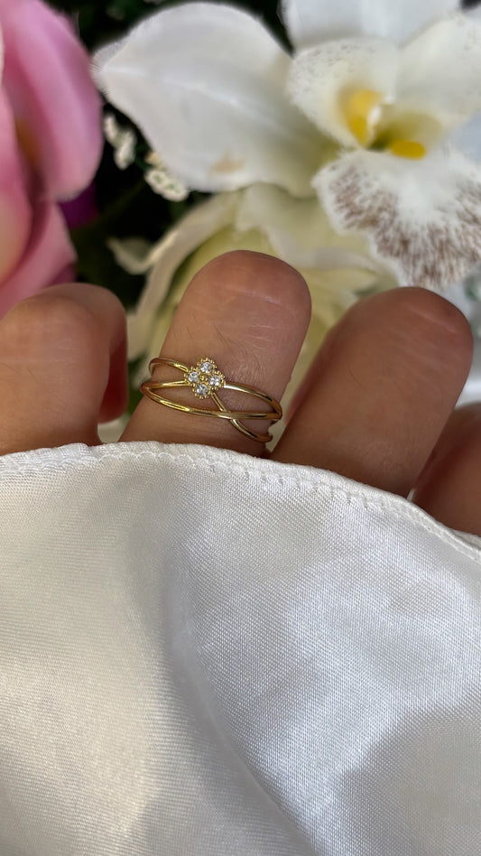 Bague à strass et trèfle