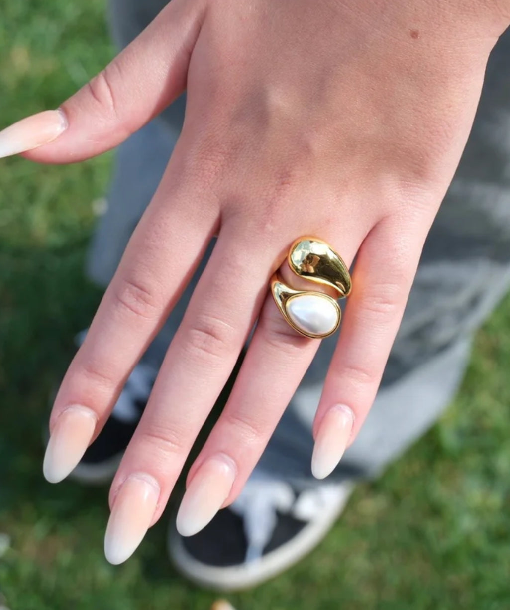 Bague perle blanche doré