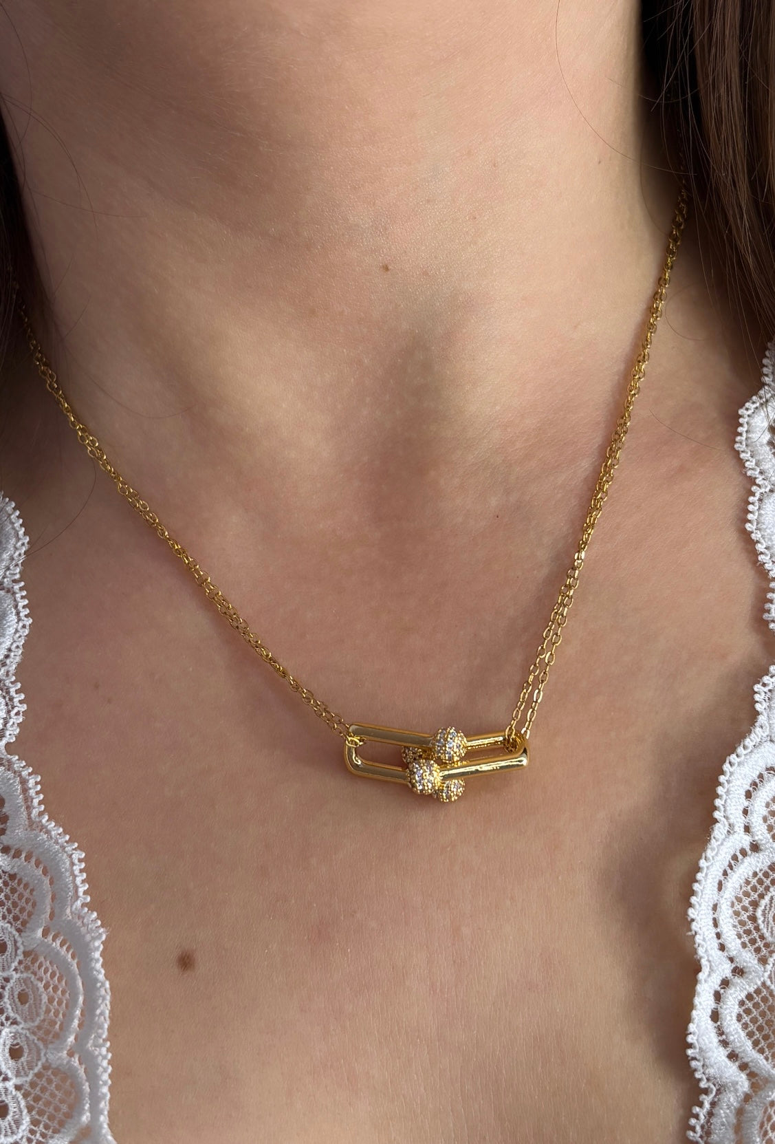 Collier doré à strass