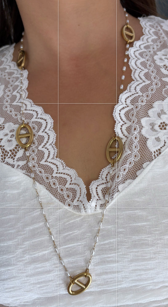 Sautoir avec des perles blanche doré