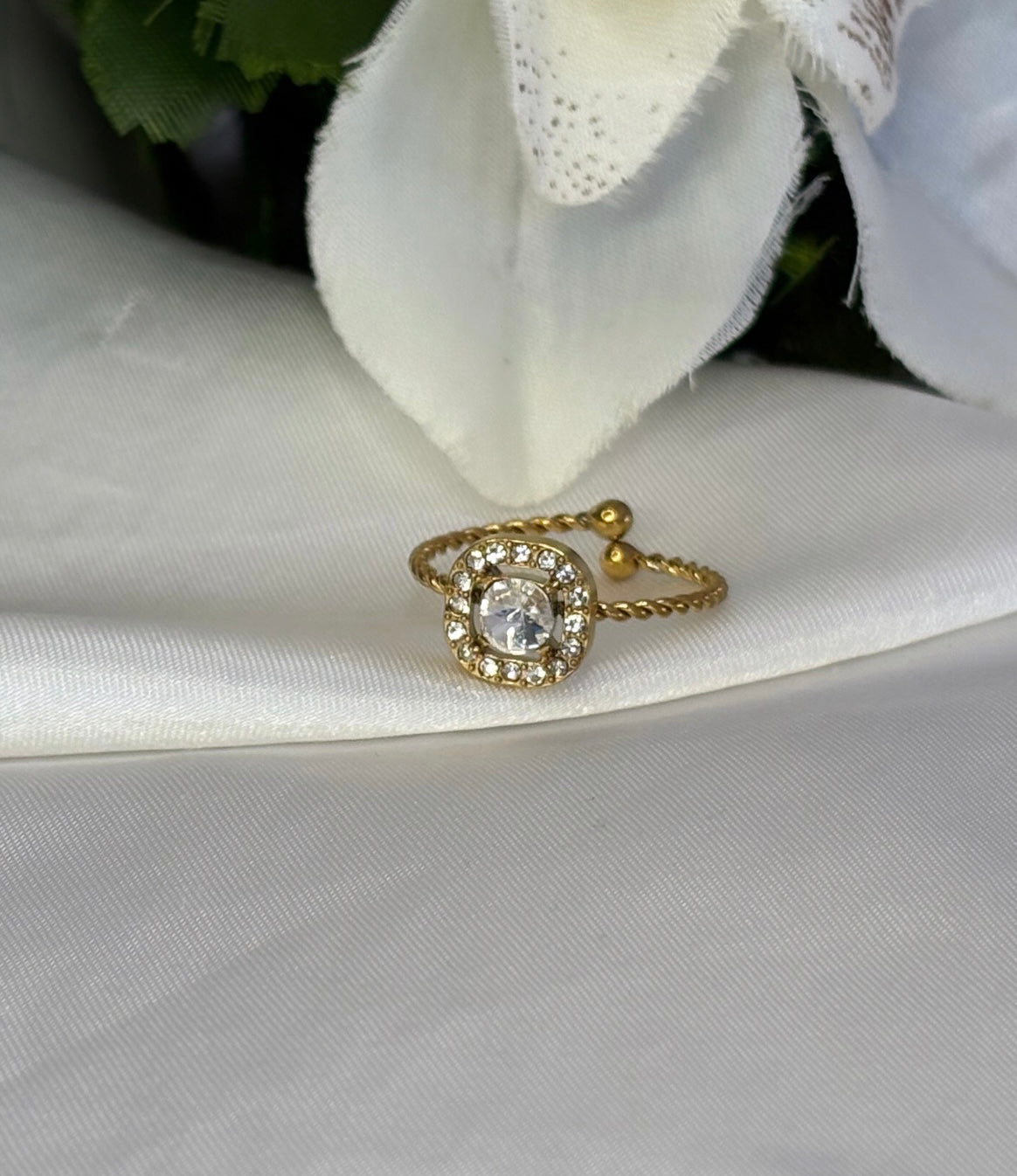 Bague doré à strass ajust