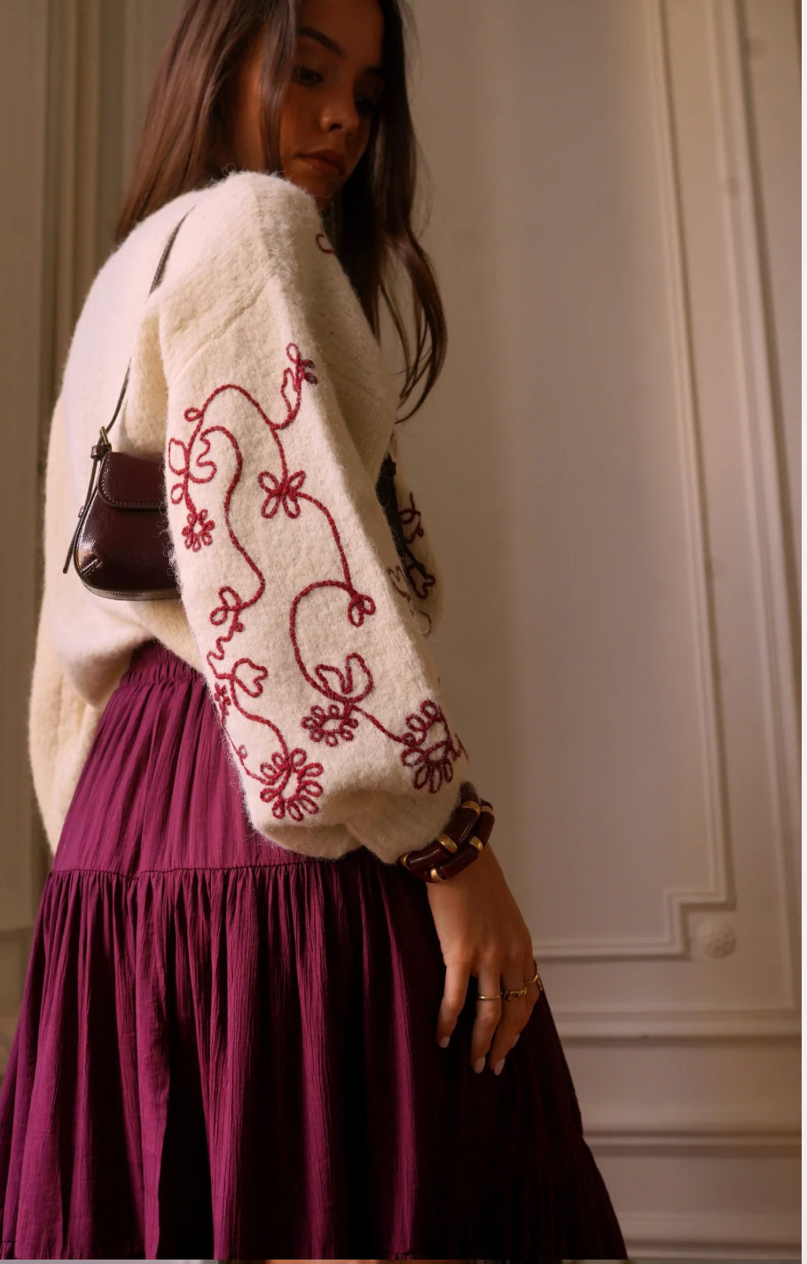 Pull brodé bordeaux et crème