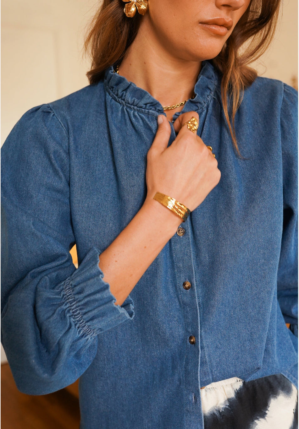 Chemise col volant en denim