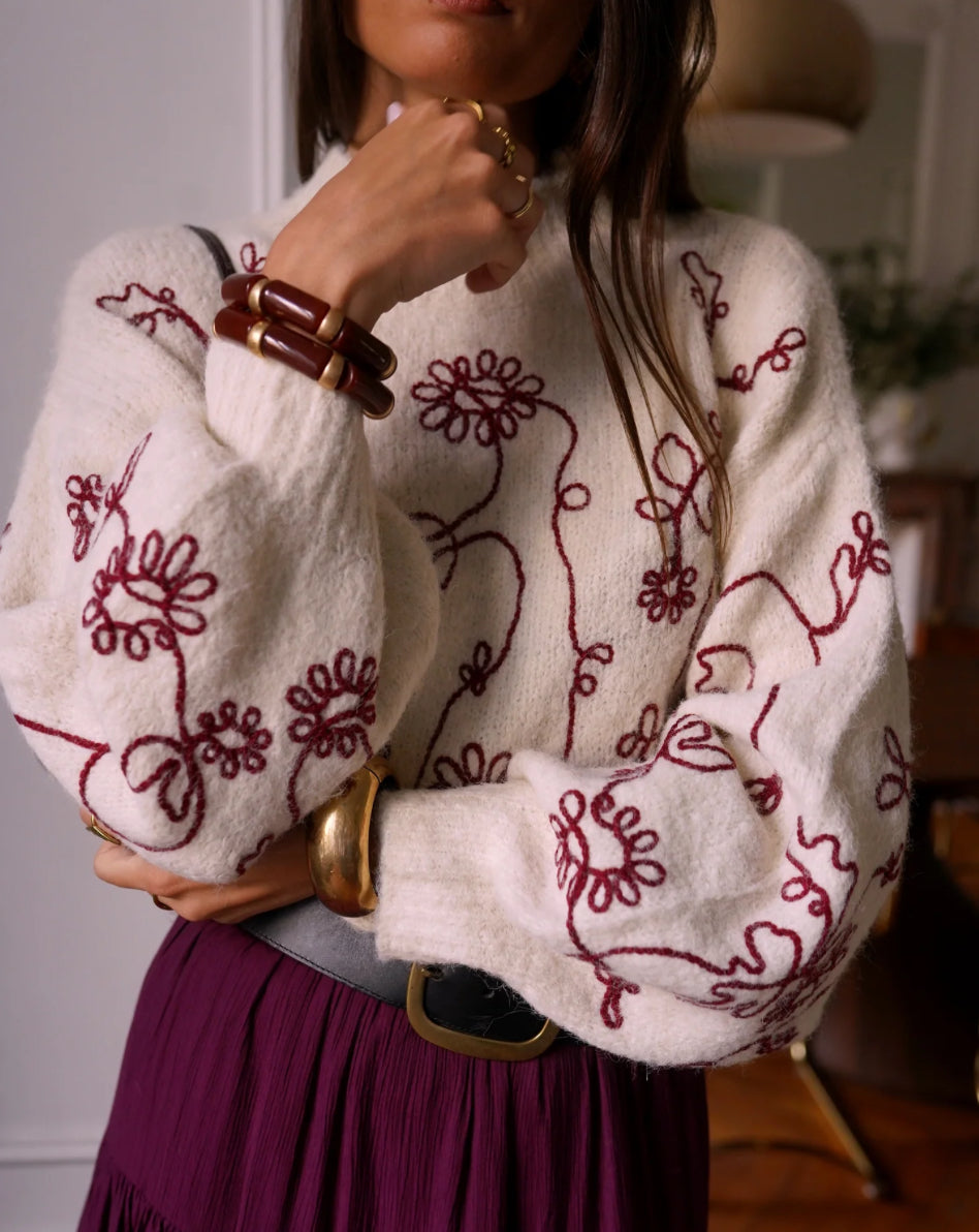 Pull brodé bordeaux et crème