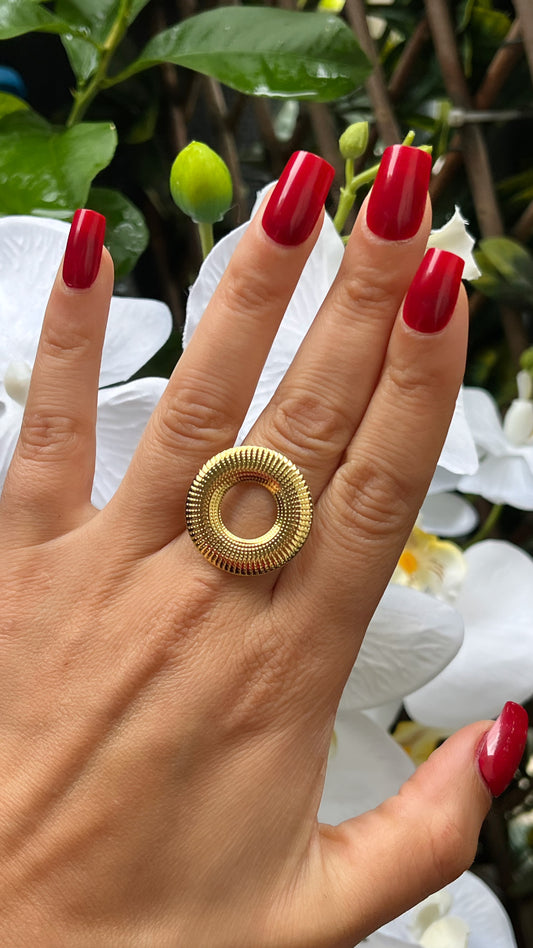 Bague ronde à motif doré