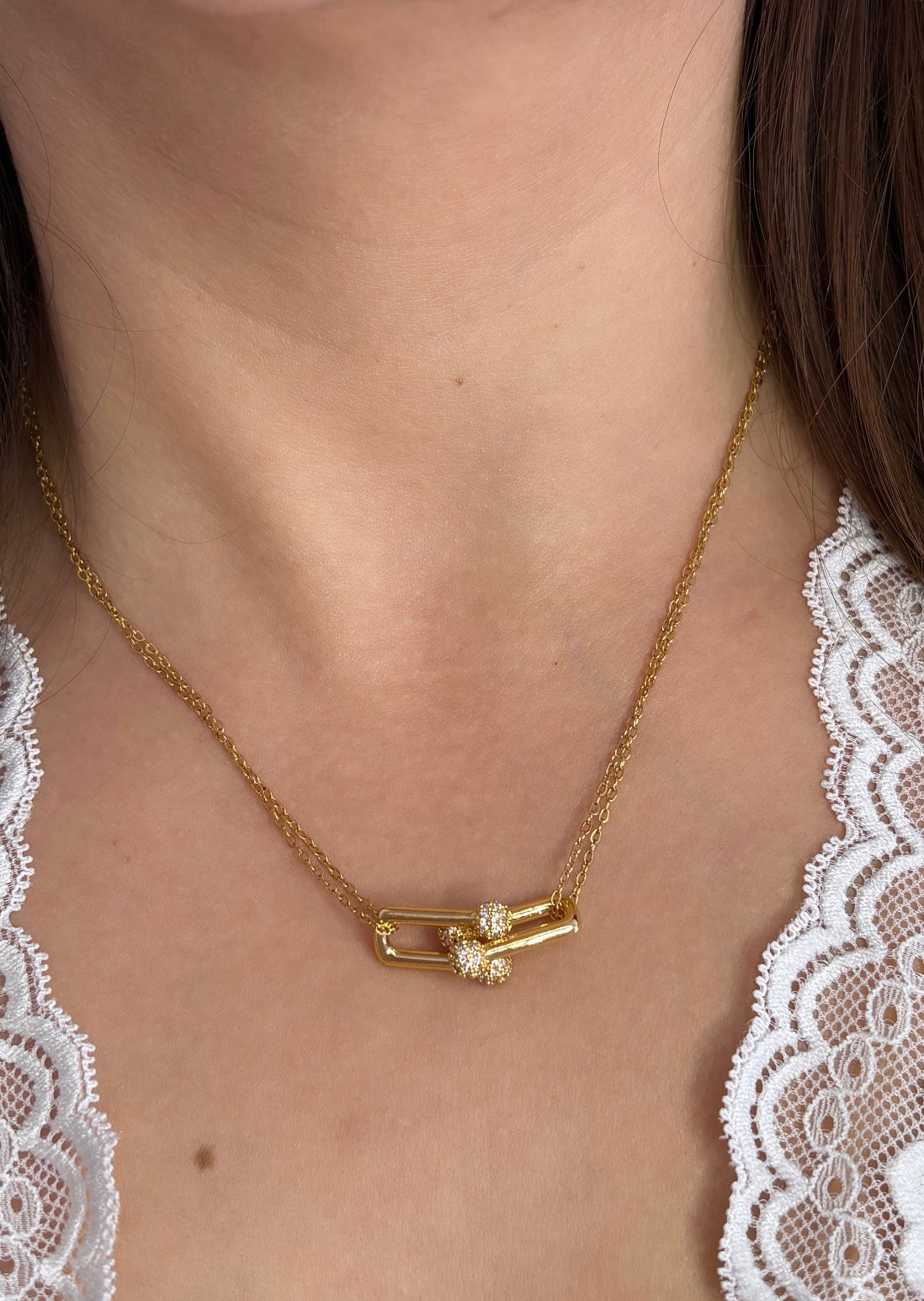 Collier doré à strass