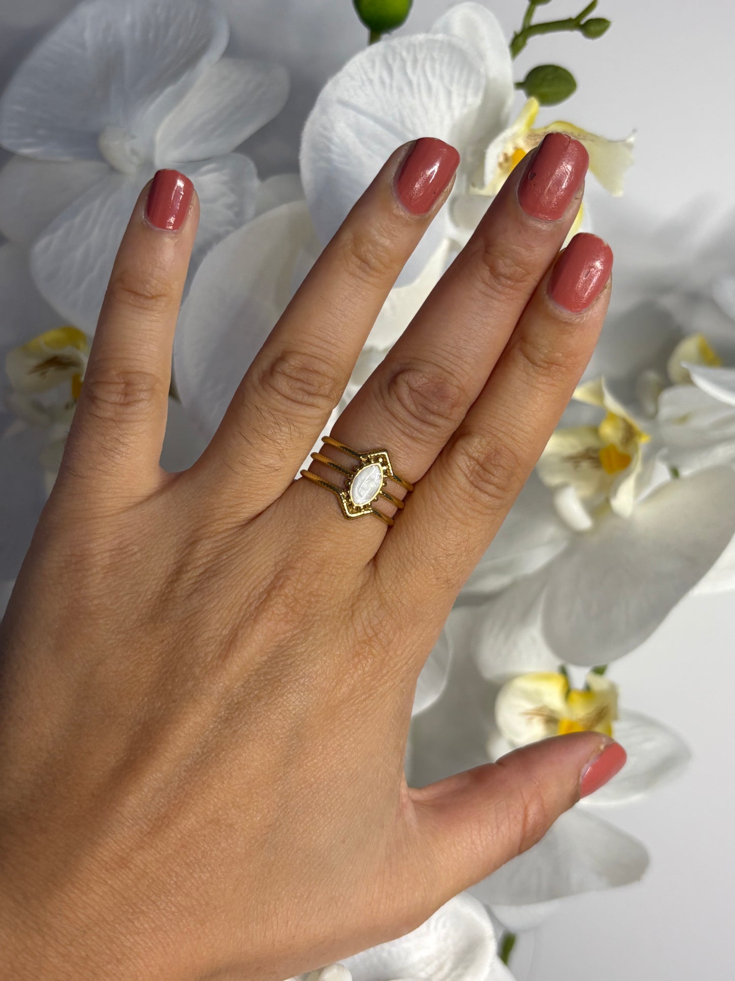 Bague perle blanche doré