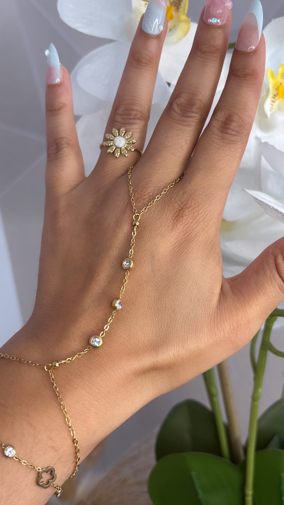 Chaîne de main  strass doré