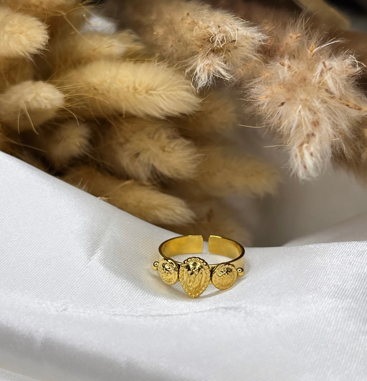 Bague à motif doré