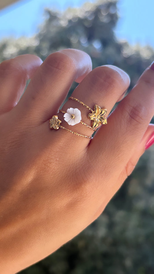 Bague fleur doré et blanche