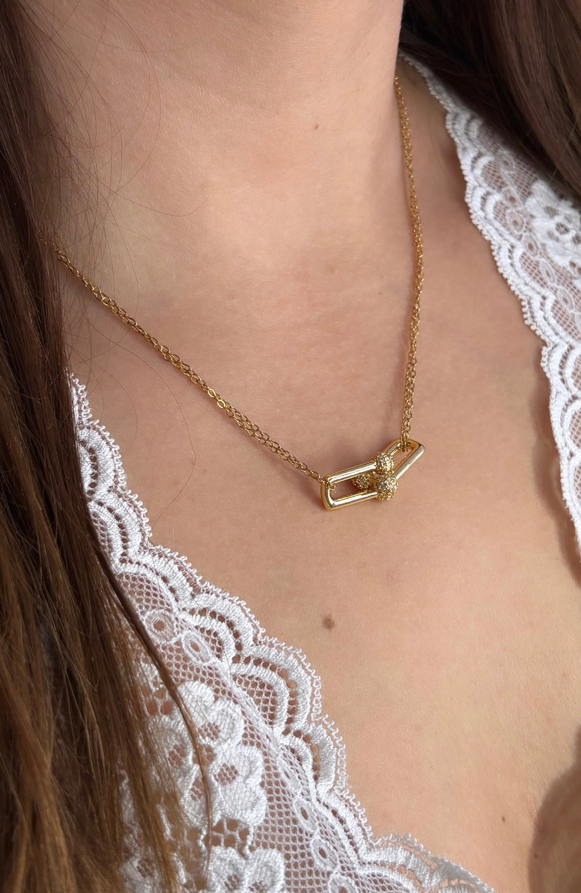 Collier doré à strass